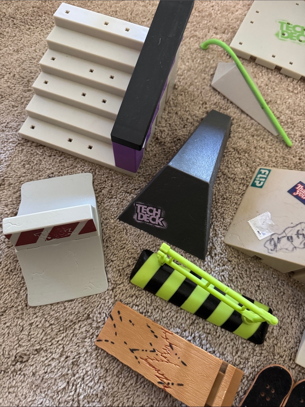 Assorted Tech Deck Fingerboard Skatepark Ramps + Rails - Multicolor - Picture 6 of 7